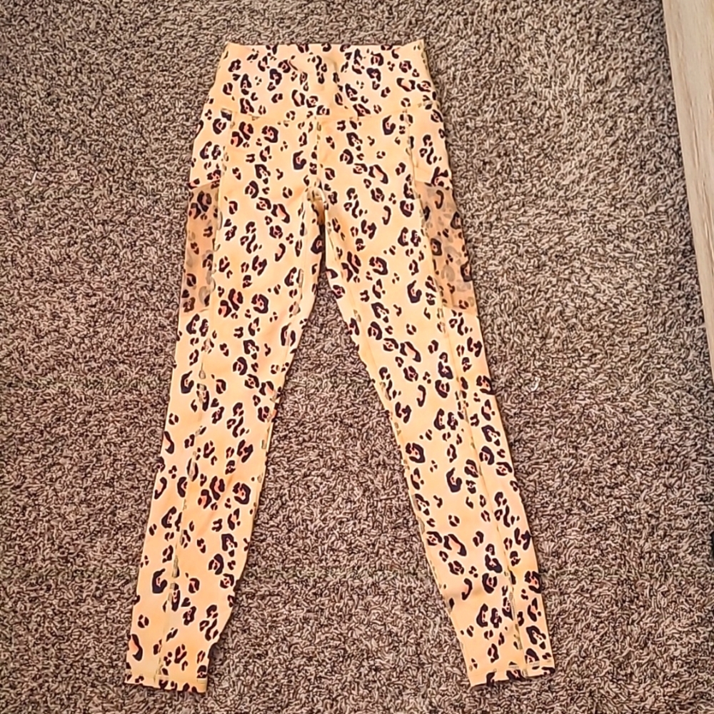 NWT Fabletics Leggings